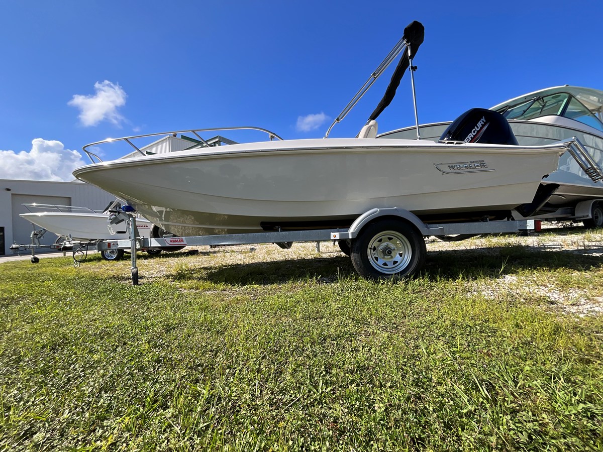 2027 Boston Whaler 160 Super Sport 2
