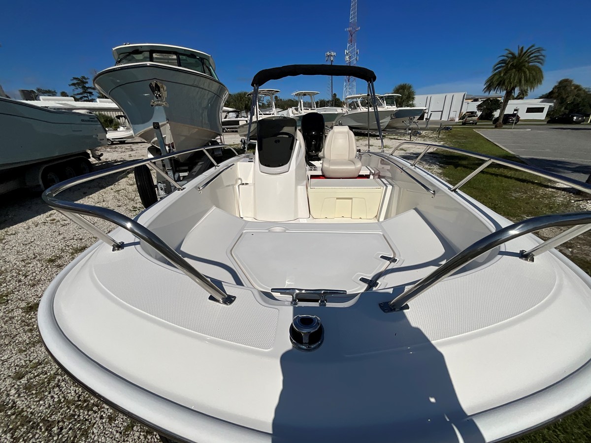 2027 Boston Whaler 160 Super Sport 7