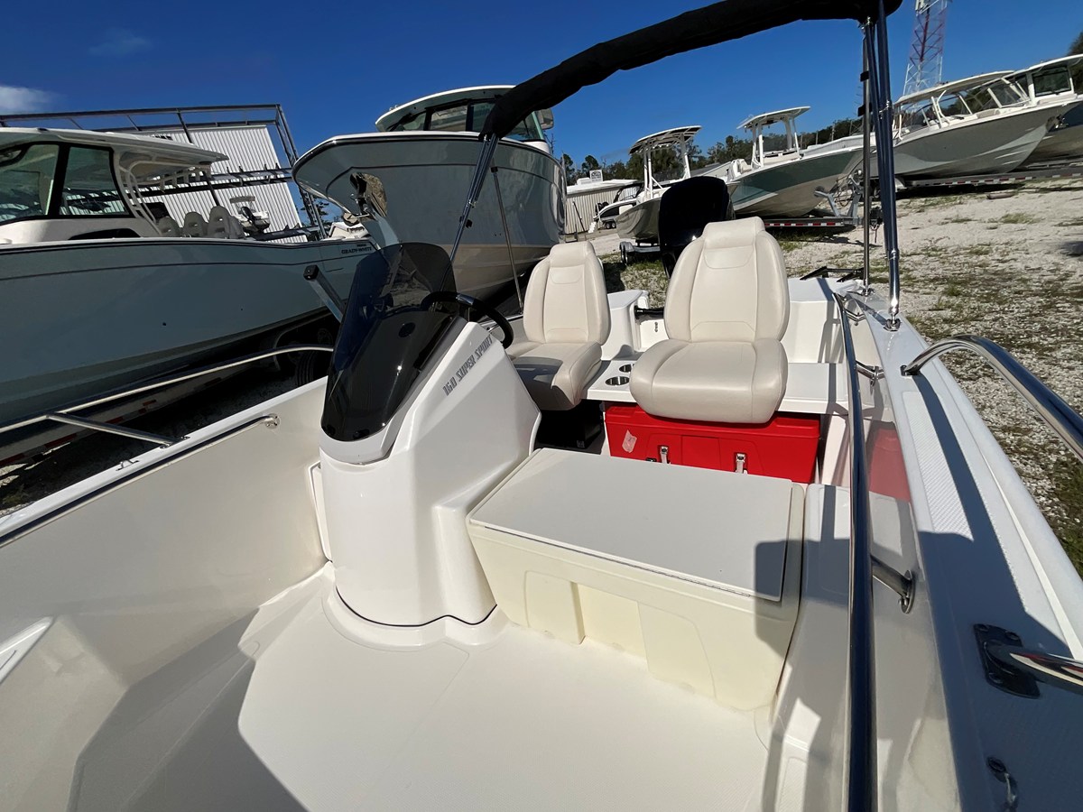 2027 Boston Whaler 160 Super Sport 10