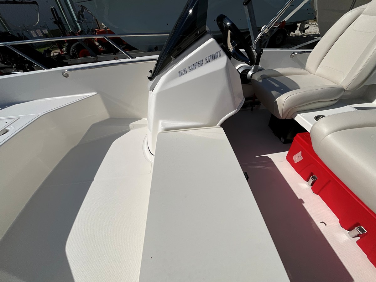 2027 Boston Whaler 160 Super Sport 12