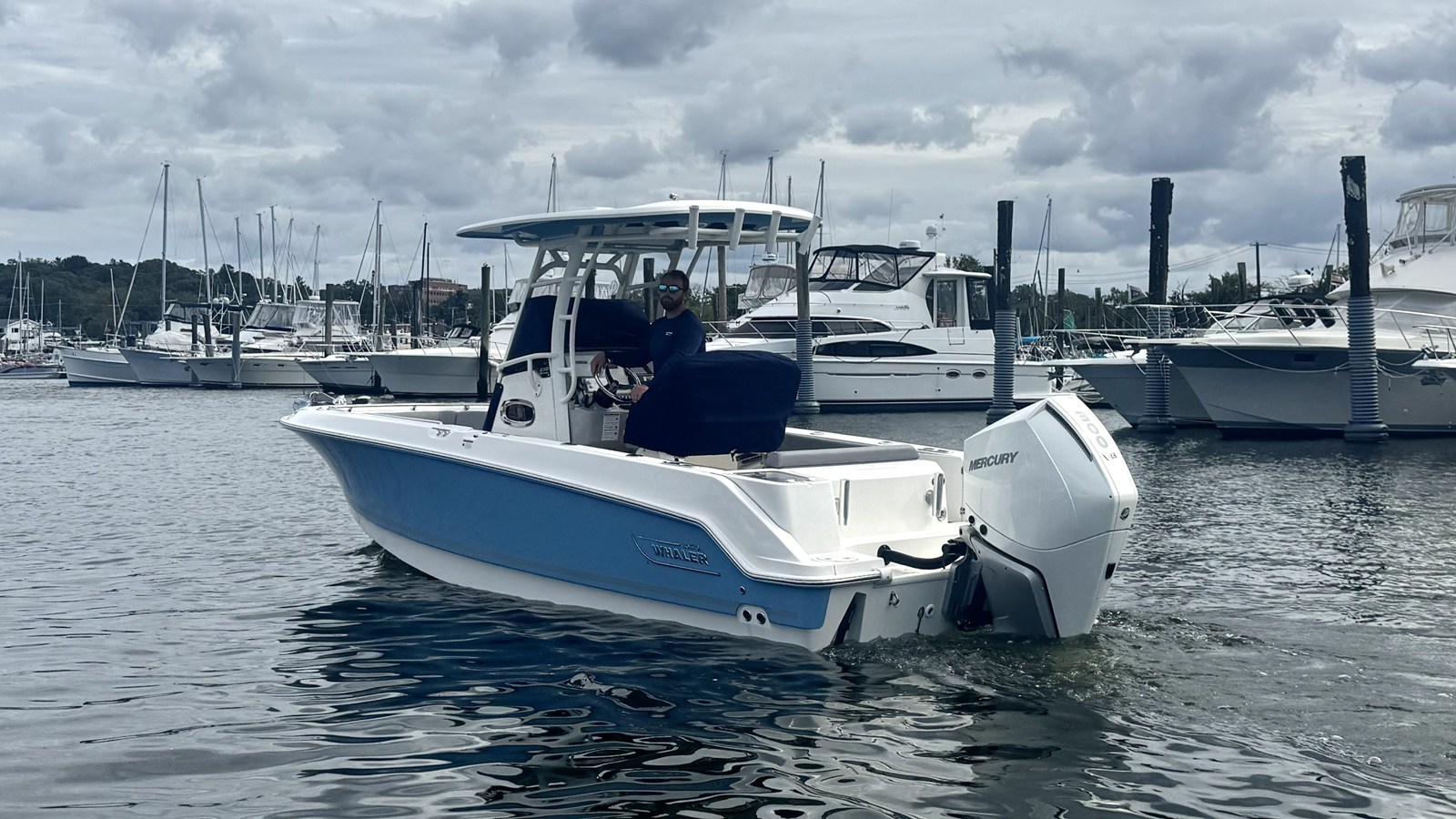 2026 Boston Whaler 230 Outrage 4