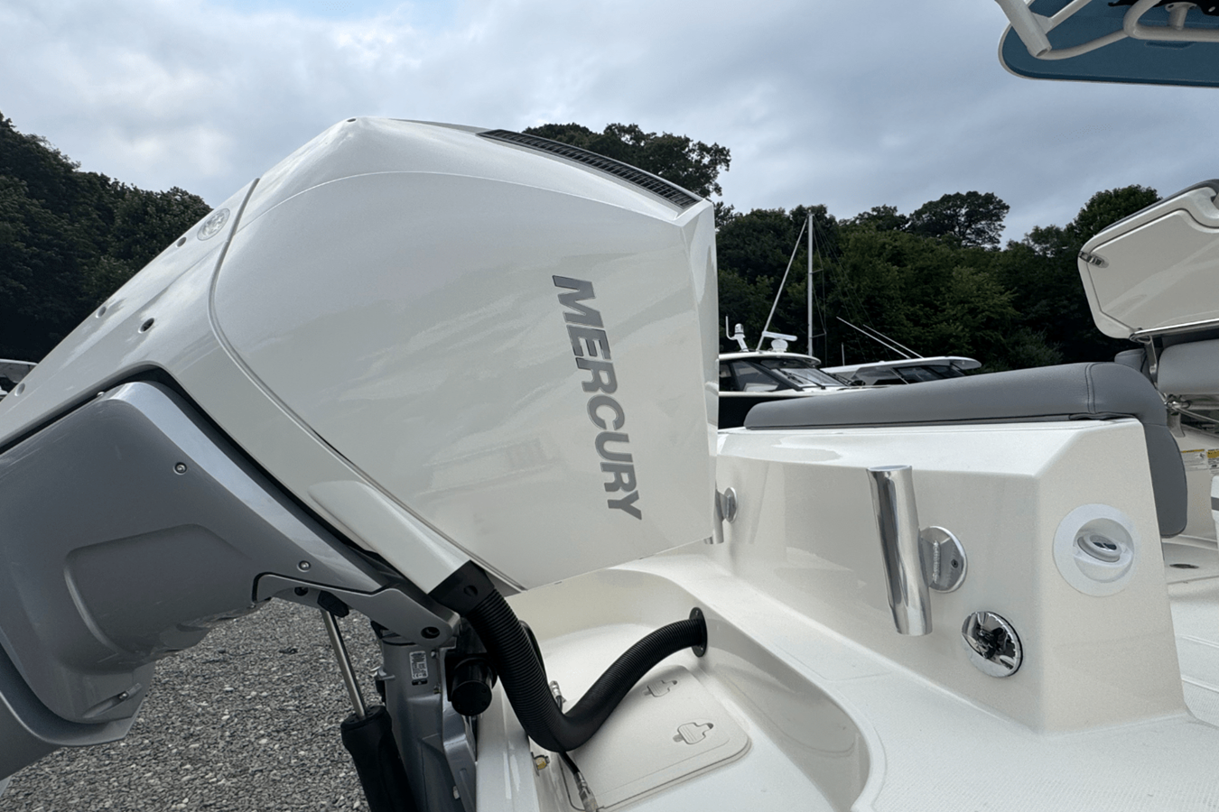 2026 Boston Whaler 230 Outrage 6