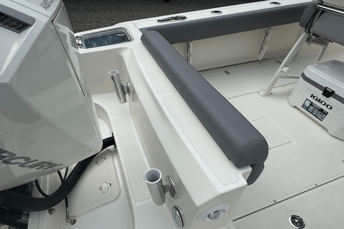 2026 Boston Whaler 230 Outrage 8