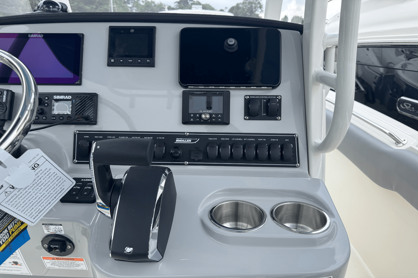 2026 Boston Whaler 230 Outrage 28