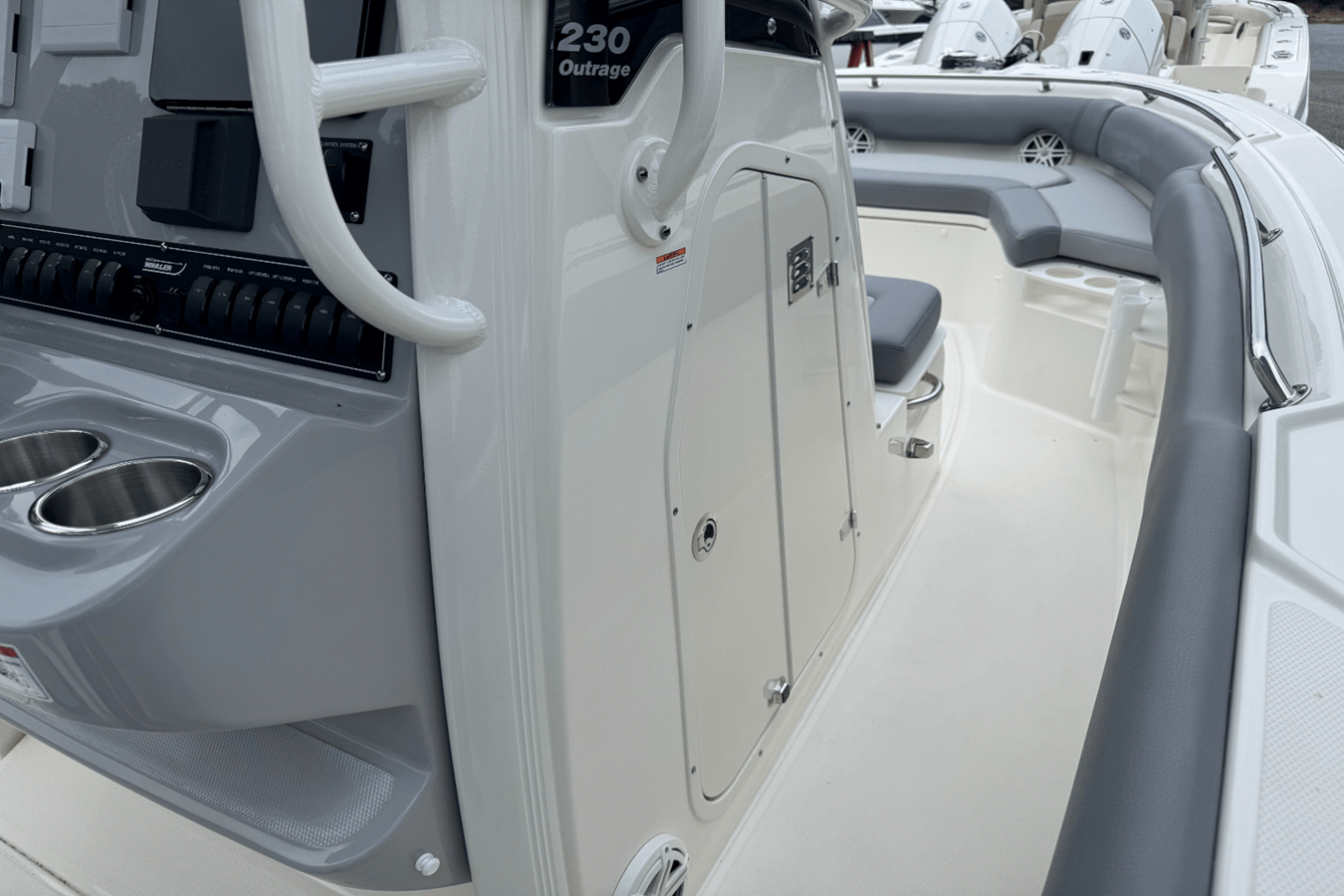 2026 Boston Whaler 230 Outrage 34