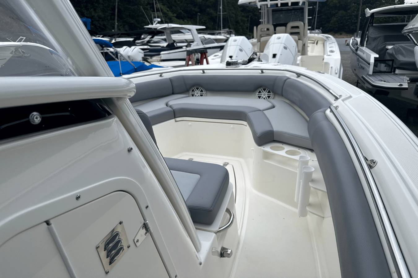 2026 Boston Whaler 230 Outrage 39