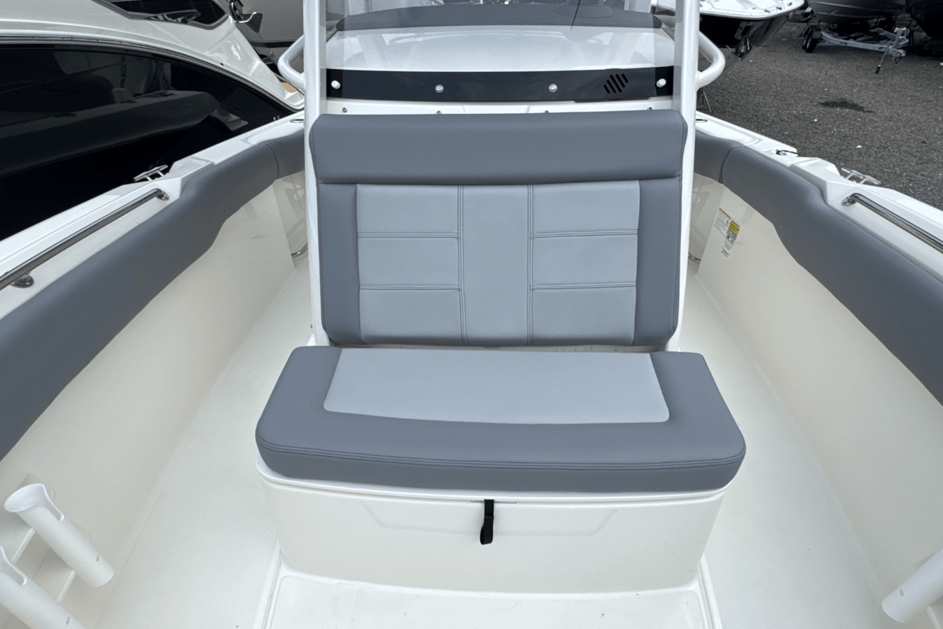 2026 Boston Whaler 230 Outrage 42