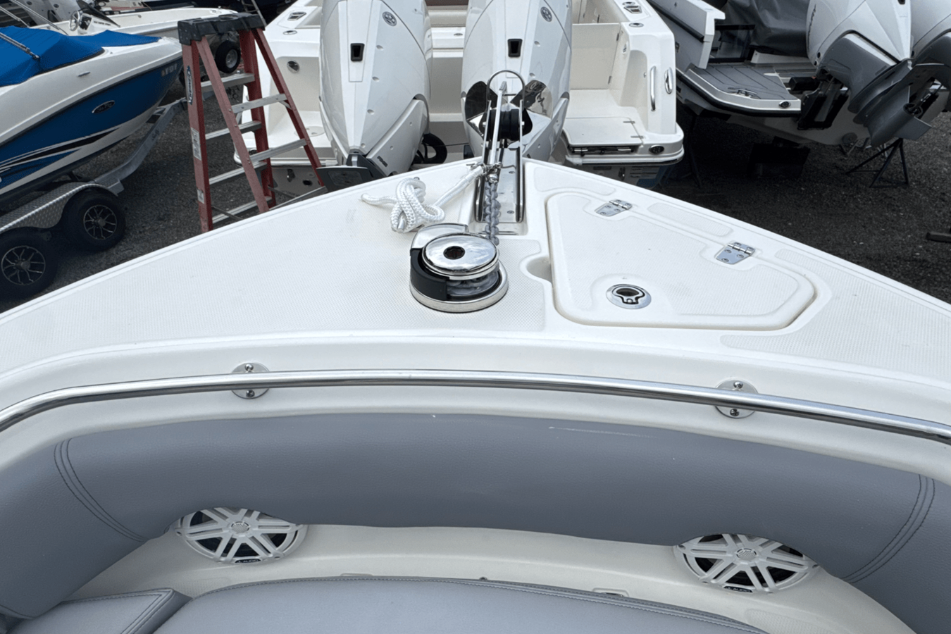 2026 Boston Whaler 230 Outrage 48