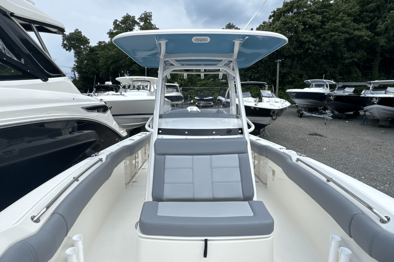 2026 Boston Whaler 230 Outrage 49