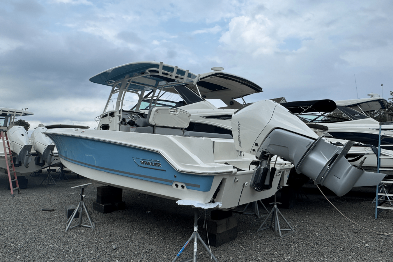 2026 Boston Whaler 230 Outrage 57