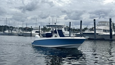 Boston Whaler 230 Outrage 2 2026 Boston Whaler 230 Outrage 3