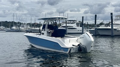 Boston Whaler 230 Outrage 3 2026 Boston Whaler 230 Outrage 4