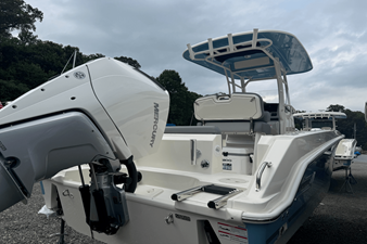 Boston Whaler 230 Outrage 4 2026 Boston Whaler 230 Outrage 5