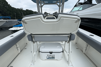 2026 Boston Whaler 230 Outrage 19
