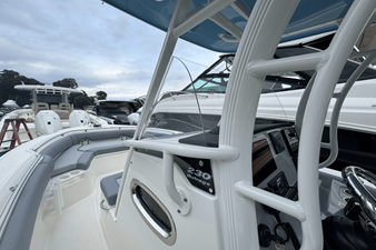 2026 Boston Whaler 230 Outrage 33
