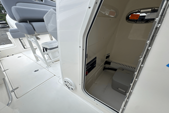 2026 Boston Whaler 230 Outrage 35