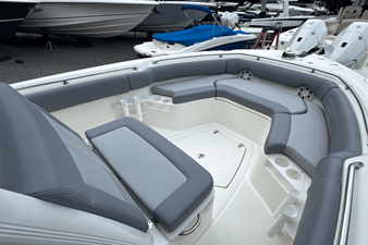 2026 Boston Whaler 230 Outrage 40