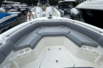 2026 Boston Whaler 230 Outrage 44