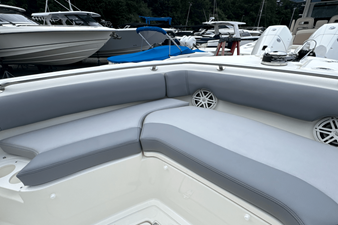 2026 Boston Whaler 230 Outrage 46