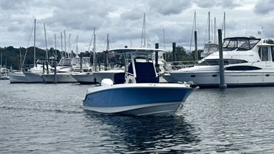 2026 Boston Whaler 230 Outrage 50