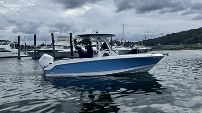 2026 Boston Whaler 230 Outrage 52
