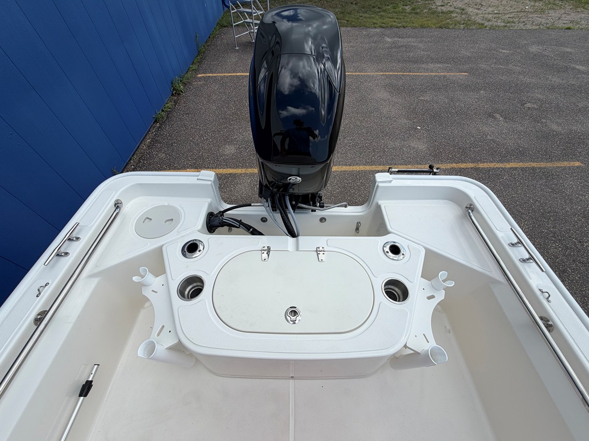 2027 Boston Whaler 150 Montauk 8