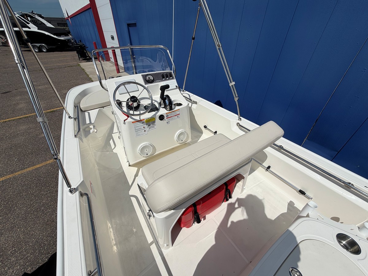 2027 Boston Whaler 150 Montauk 10
