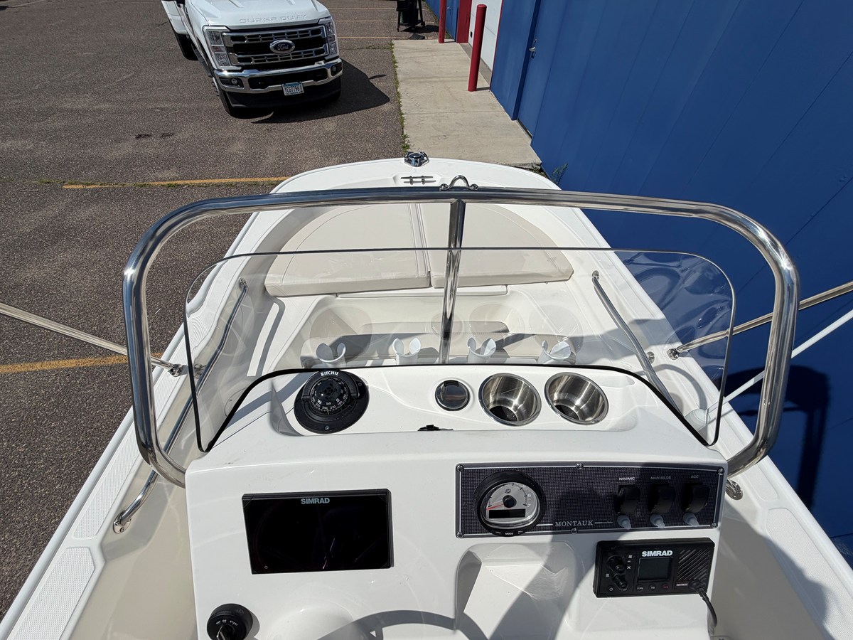 2027 Boston Whaler 150 Montauk 13