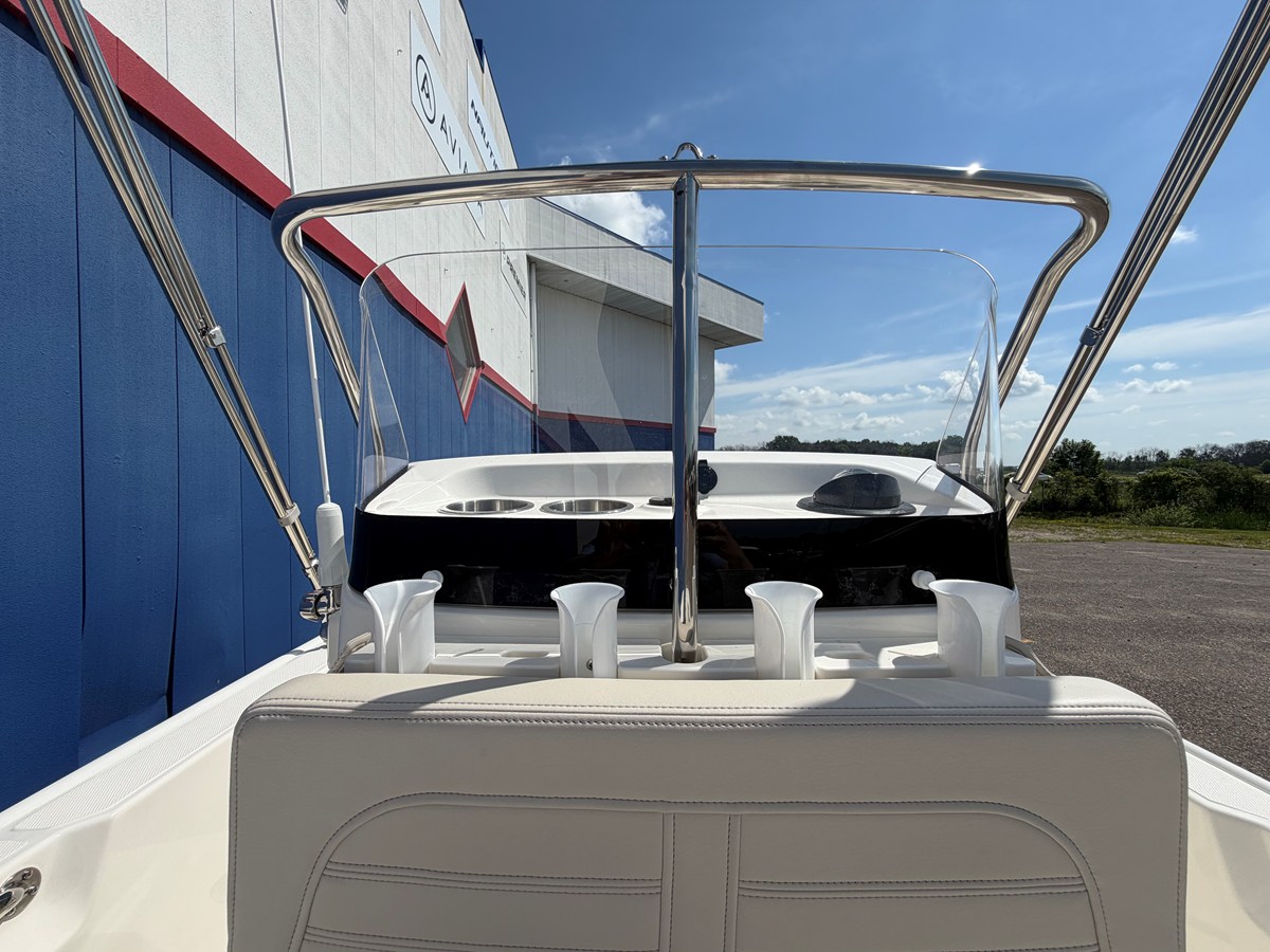 2027 Boston Whaler 150 Montauk 16