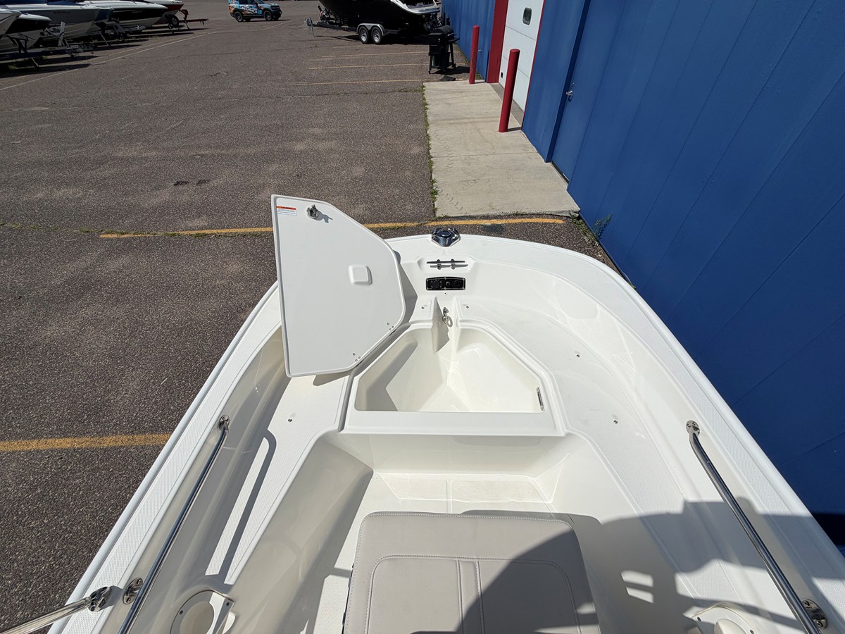 2027 Boston Whaler 150 Montauk 20