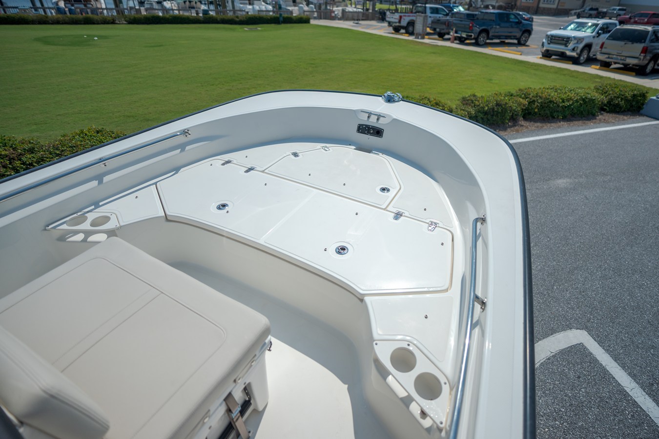 2026 Boston Whaler 190 Montauk 9