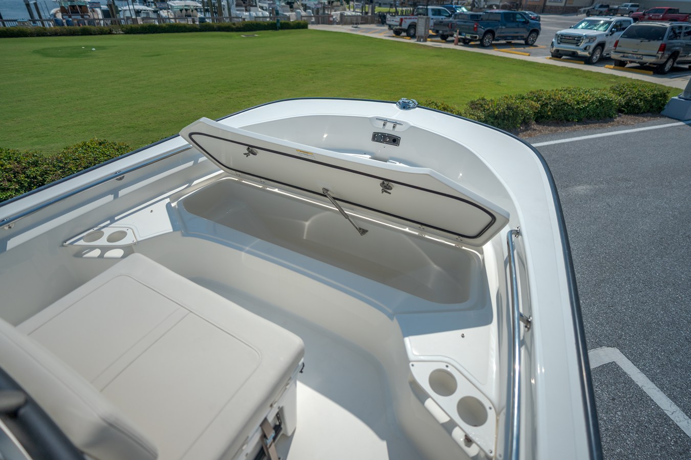 2026 Boston Whaler 190 Montauk 12