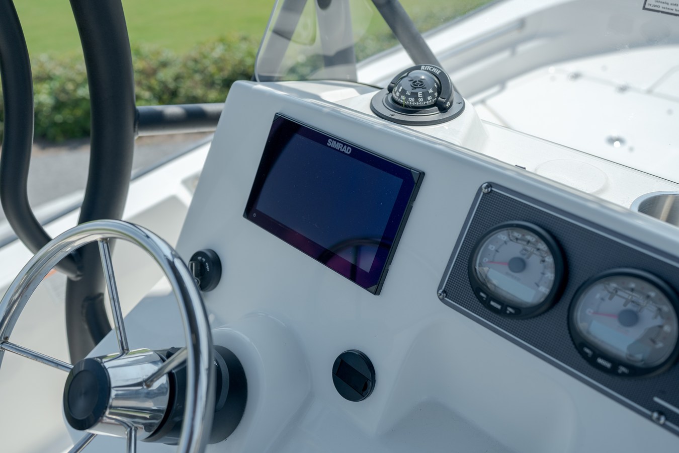 2026 Boston Whaler 190 Montauk 17