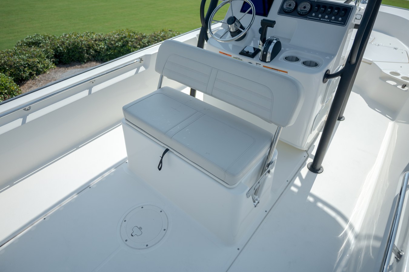 2026 Boston Whaler 190 Montauk 23