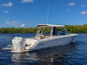 Boston Whaler 330 Vantage 1 2027 Boston Whaler 330 Vantage 2