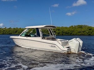 Boston Whaler 330 Vantage 3 2027 Boston Whaler 330 Vantage 4
