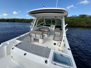 Boston Whaler 330 Vantage 14 2027 Boston Whaler 330 Vantage 15
