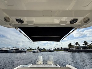 Boston Whaler 330 Vantage 16 2027 Boston Whaler 330 Vantage 17