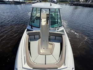 Boston Whaler 330 Vantage 17 2027 Boston Whaler 330 Vantage 18