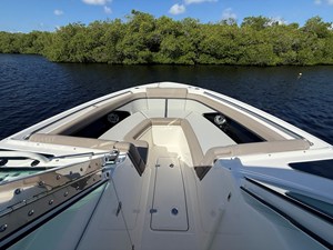 Boston Whaler 330 Vantage 18 2027 Boston Whaler 330 Vantage 19