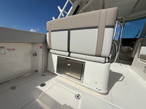 Boston Whaler 330 Vantage 19 2027 Boston Whaler 330 Vantage 20