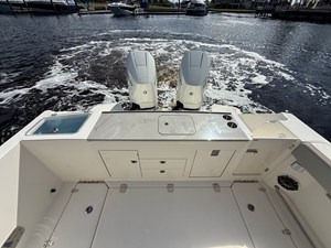 Boston Whaler 330 Vantage 20 2027 Boston Whaler 330 Vantage 21