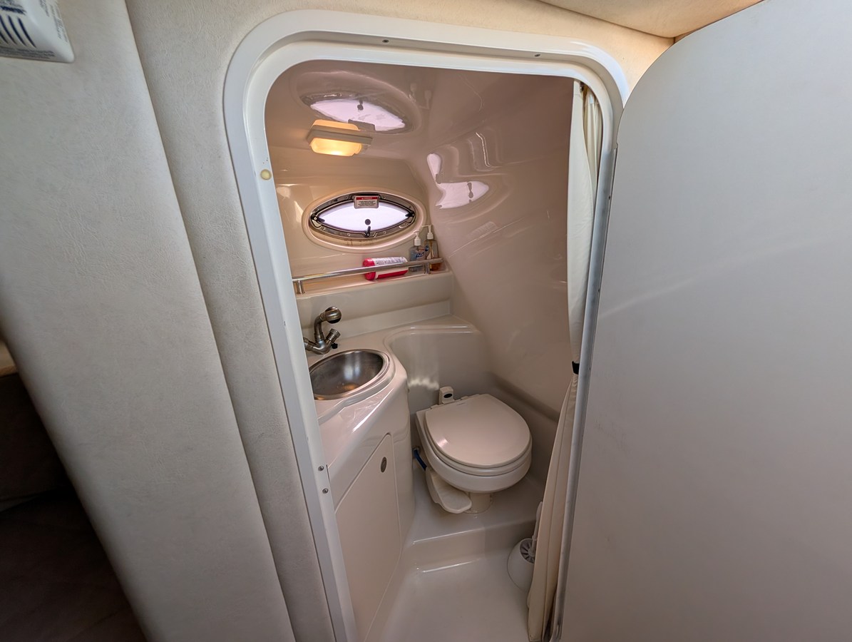 2007 Sea Ray 240 SUNDANCER 32