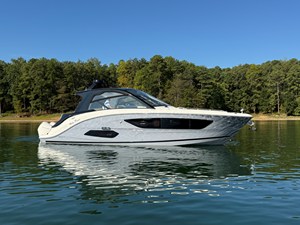 Sea Ray 370 SUNDANCER OUTBOARD 1 2022 Sea Ray 370 SUNDANCER OUTBOARD 2