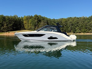 Sea Ray 370 SUNDANCER OUTBOARD 7 2022 Sea Ray 370 SUNDANCER OUTBOARD 8
