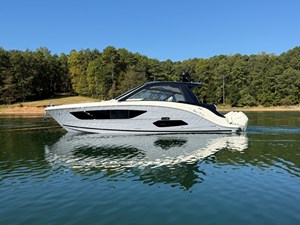 Sea Ray 370 SUNDANCER OUTBOARD 8 2022 Sea Ray 370 SUNDANCER OUTBOARD 9