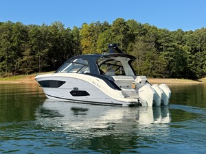 Sea Ray 370 SUNDANCER OUTBOARD 12 2022 Sea Ray 370 SUNDANCER OUTBOARD 13