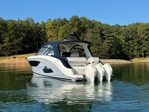 Sea Ray 370 SUNDANCER OUTBOARD 13 2022 Sea Ray 370 SUNDANCER OUTBOARD 14