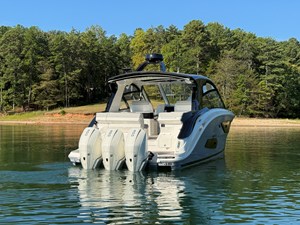 Sea Ray 370 SUNDANCER OUTBOARD 16 2022 Sea Ray 370 SUNDANCER OUTBOARD 17