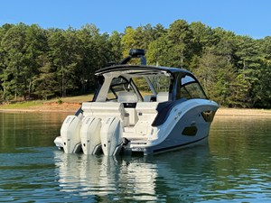 Sea Ray 370 SUNDANCER OUTBOARD 17 2022 Sea Ray 370 SUNDANCER OUTBOARD 18